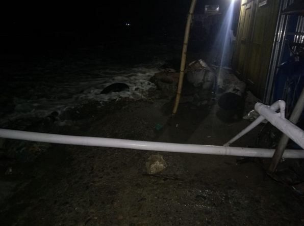 Pasir Laut Timbun Puluhan Rumah di Polewali Akibat Rob