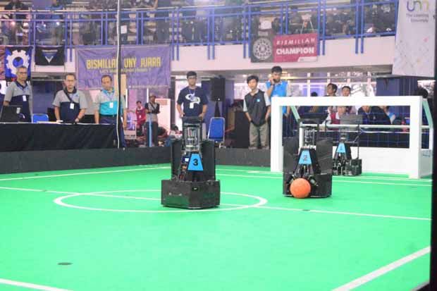 Tim Robot ITS Surabaya Juarai KRI 2018