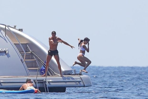 Di Pulau Ibiza, Ronaldo Lempar Kekasihnya dari Kapal Pesiar