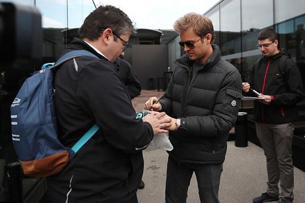 Kunjungi Garasi Mercedes, Rosberg Bilang F1 W08 Hybrid Mengerikan