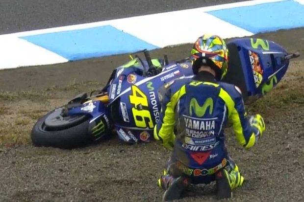 Zarco Pimpin Balapan di Jepang, Rossi Terseret ke Pinggir Lintasan
