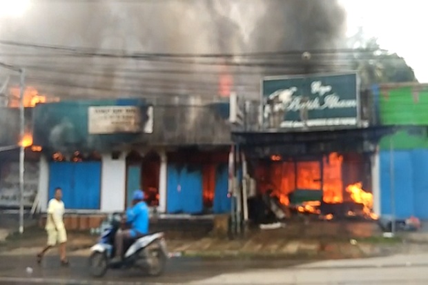 Aksi Massa di Sorong Berlanjut, 4 Ruko dan Lapas Dibakar