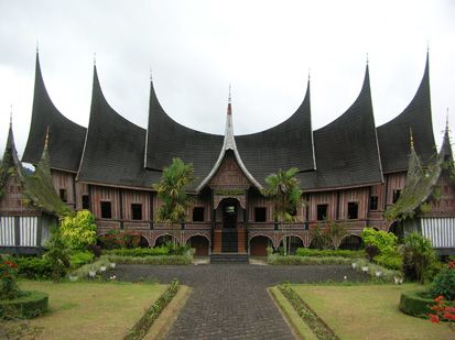10 Rumah Adat Terpopuler di Indonesia