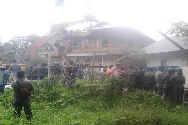 Minim Perlawanan, 84 Rumah Liar Dirobohkan Satpol PP Sulut