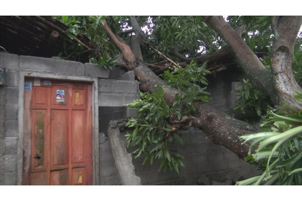 Ratusan Rumah Warga di Jombang Rusak Diterjang Angin Puting Beliung