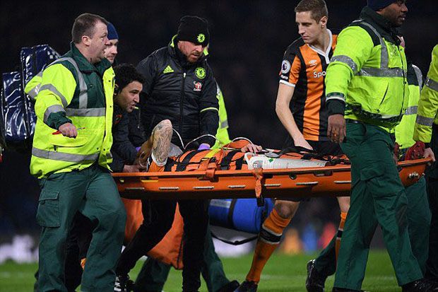 Ini Detik-detik Tandukan Horor Gary Cahill ke Ryan Mason