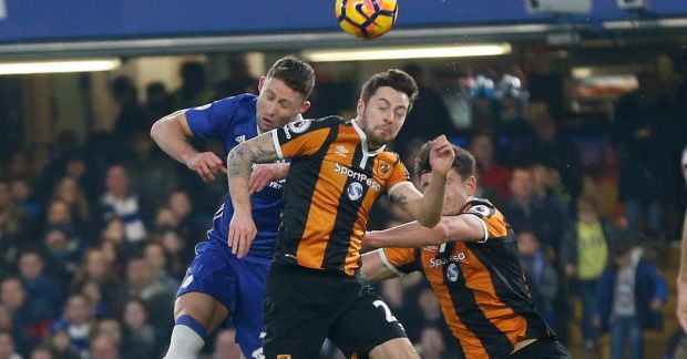 Ini Detik-detik Tandukan Horor Gary Cahill ke Ryan Mason