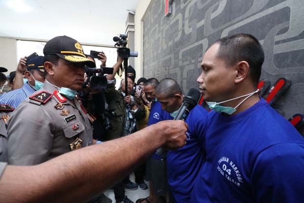 Polda Kalbar Musnahkan Lima Kantong Sabu