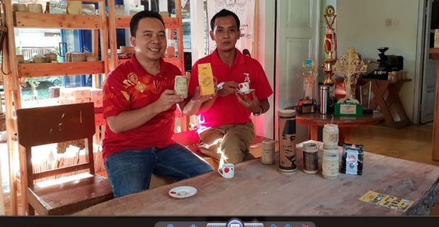 Kopi dan Gelas Bambu untuk Jokowi dan Megawati