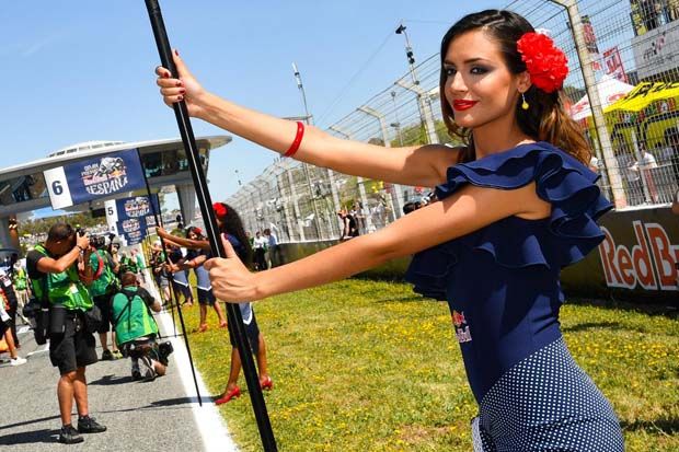 Salah satu grid girl di akhir pekan MotoGP Jerez 2017. (Foto-MotoGP)