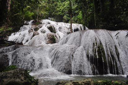 10 Air Terjun Populer di Indonesia
