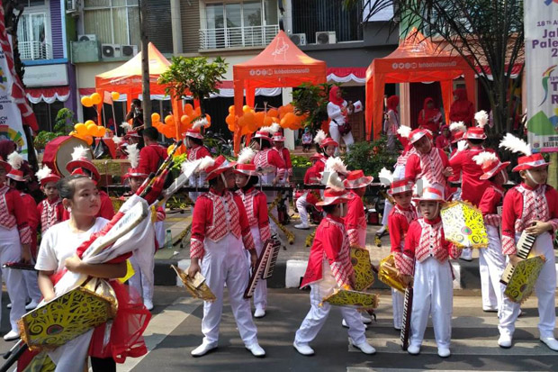 Sambut Obor Asian Games 2018, Pelajar dan Warga Padati Jalan Raya Ragunan