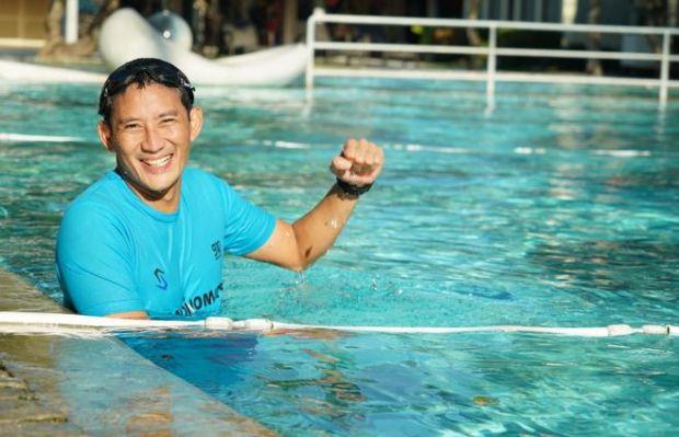 Sandiaga Uno Berlari di Sanur, Berenang dan Cicipi Kuliner Warung Made Weti