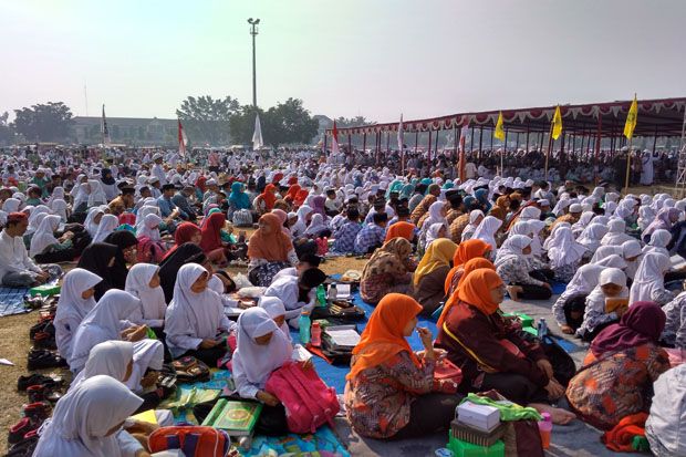 Sambut Tahun Baru Hijriyah, Ribuan Santri di Pekalongan Khatamkan Quran