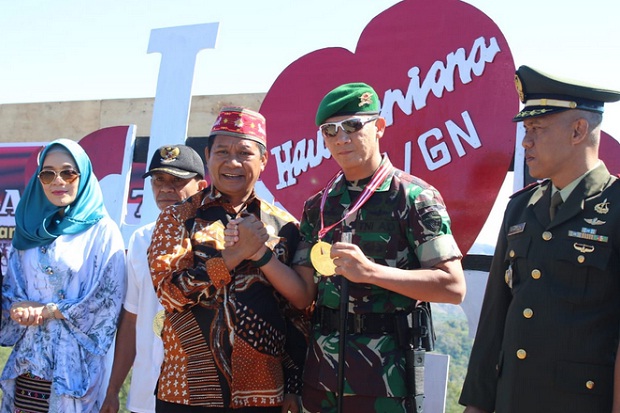 Satgas Yonmek 741 Bentangkan Merah Putih Sepanjang 1.773 Meter