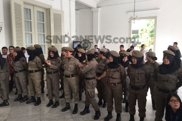 Sandiaga Uno Lepas 60 Satpol PP Cantik ke Exotic dan Sense