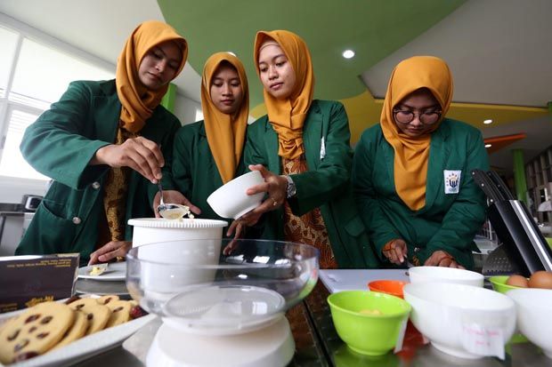 Bik Nunnah Mringis, Biskuit Ibu Hamil Buatan Mahasiswa Unusa