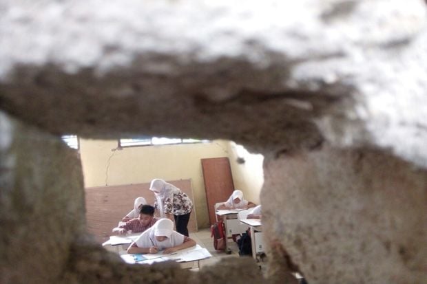 Nyaris Ambruk, Siswa SDN Bantar Panjang Dambakan Perbaikan
