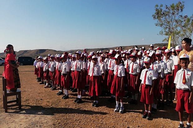 Spirit Kemerdekaan Siswa SD Rapamanu di Bukit Terpencil Sumba