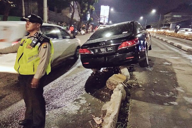 Truk Terguling di Tol Priok, Arus Kendaraan Menuju Bandara Tersendat