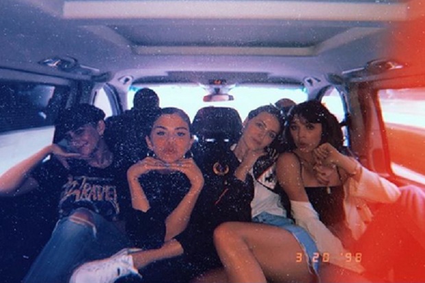 Dikabarkan Putus, Selena Gomez Terlihat Habiskan Waktu Bersama Teman