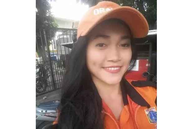 Viral Petugas PPSU Cantik Ditabrak Motor di Kelapa Gading