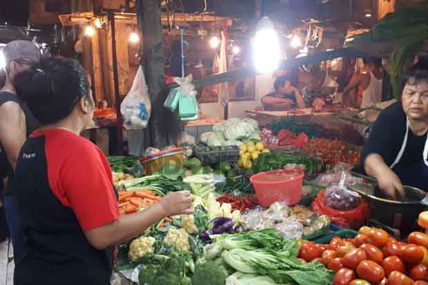 Jelang Ramadhan, Harga Bawang Putih di Pasar Sumur Batu Kemayoran Naik