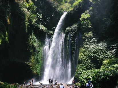 10 Air Terjun Populer di Indonesia