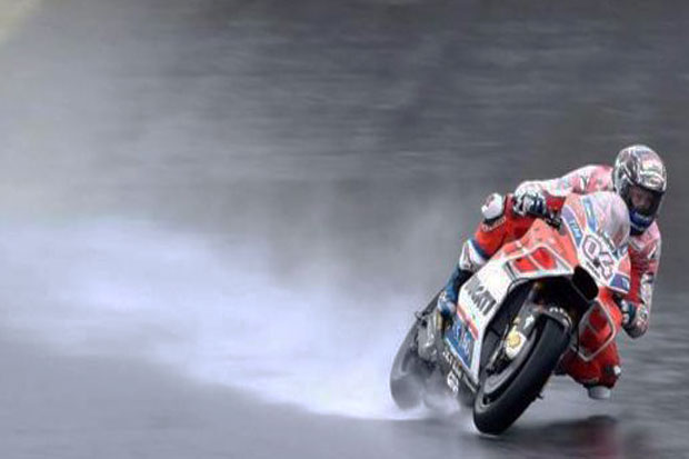 Andrea Dovizioso Keeps 2017 MotoGP Title Fight Open