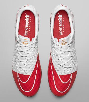 Ternyata Sepatu Baru Rooney Enggak Bawa Hoki