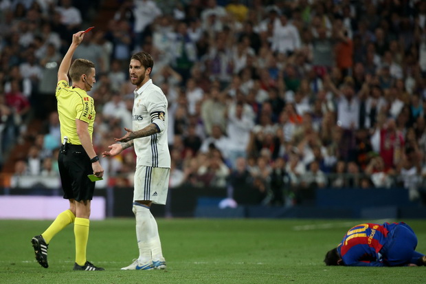 Sergio Ramos mendapat kartu merah