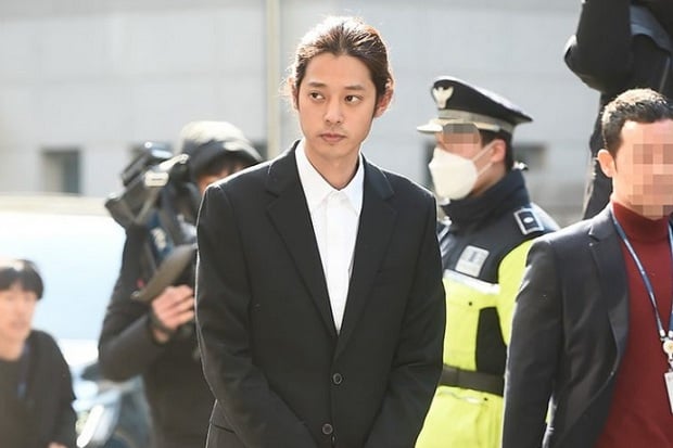 Yuk, Intip Penampakan Jung Joon Young dan Seungri Jalani Investigasi