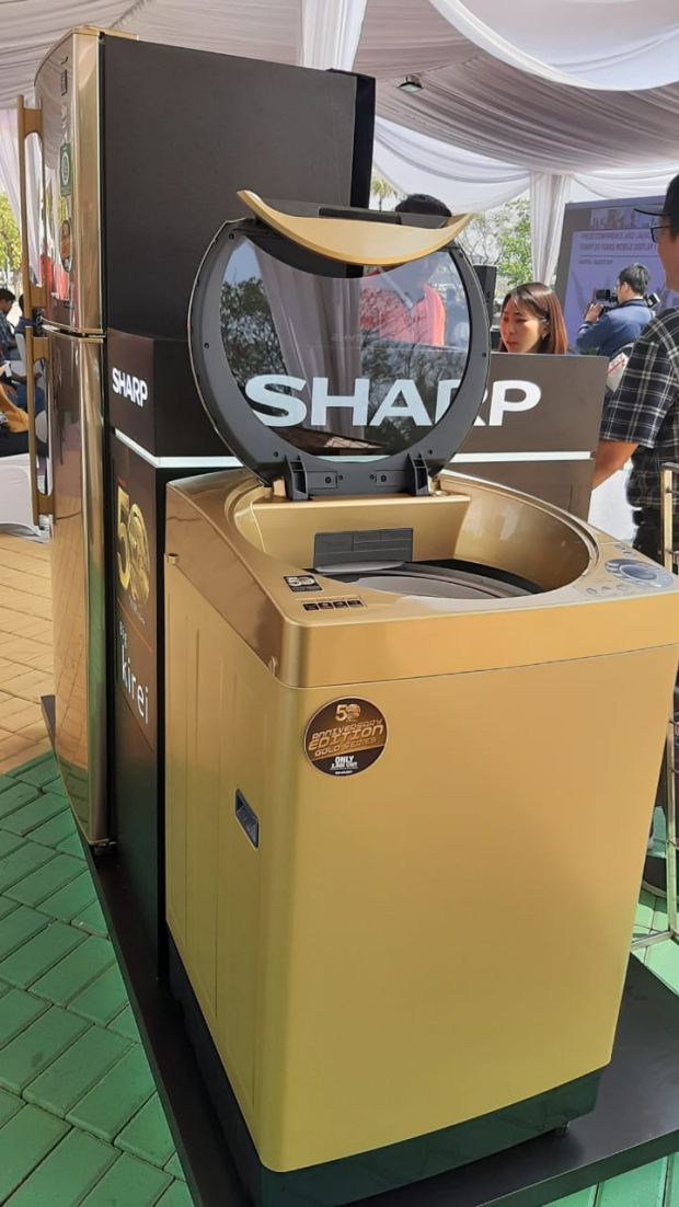 Jelang Usia Emas, Lima Sharp Mobile Display Truck Sambangi Konsumen di Pedalaman