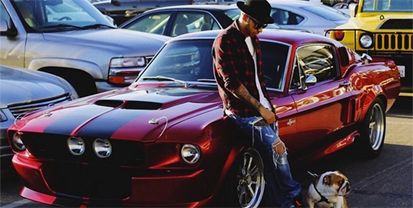 Gaya Jetset Lewis Hamilton di Luar Lintasan (Bagian 4)