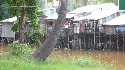Kawasan Kumuh di Berbagai Negara, Warga Tinggal di Kuburan