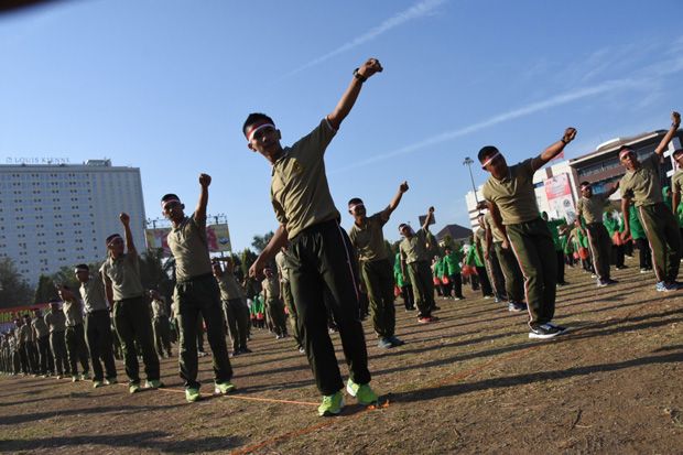 HUT ke-73 TNI, Ribuan Orang Menari Gemu Famire Kolosal di Jateng-DIY