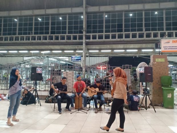 Penumpang KRL Berharap SINDO Music Corner Digelar Setiap Akhir Pekan