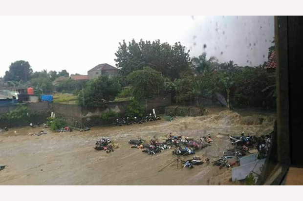 Bogor Diterjang Banjir, Tiga Orang Tewas