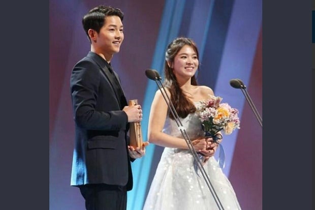 15 Foto Romantis Song Joong Ki dan Song Hye Kyo