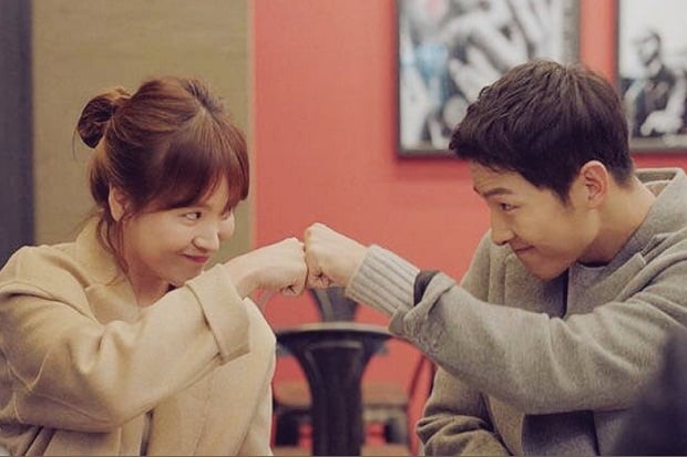 15 Foto Romantis Song Joong Ki dan Song Hye Kyo