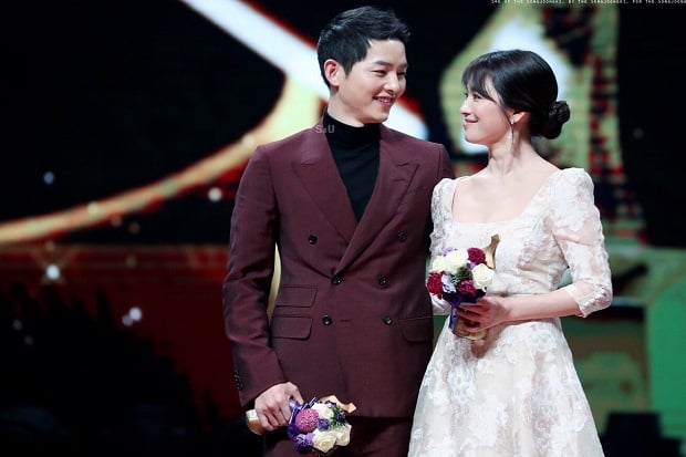 15 Foto Romantis Song Joong Ki dan Song Hye Kyo