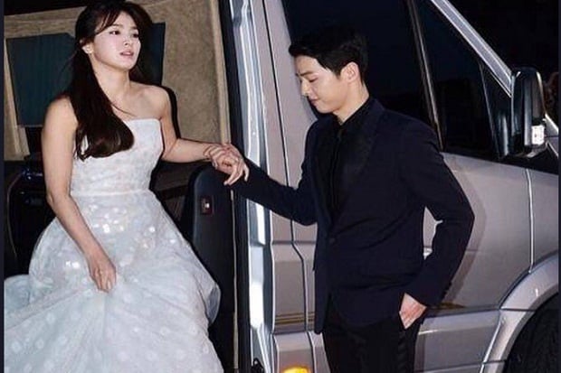 15 Foto Romantis Song Joong Ki dan Song Hye Kyo