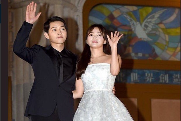 15 Foto Romantis Song Joong Ki dan Song Hye Kyo