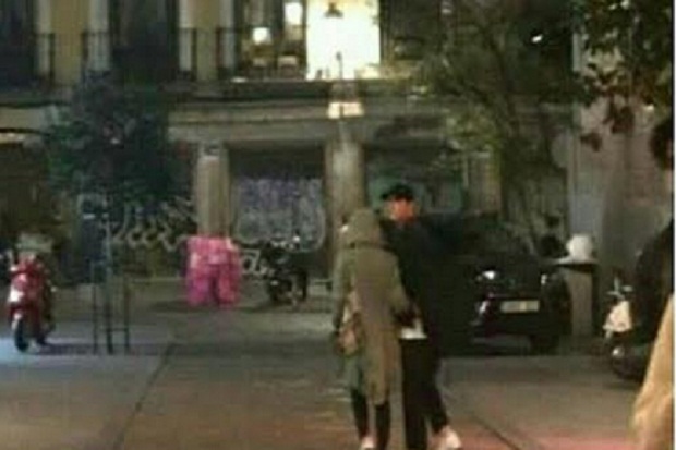 Gaya Song Song Couple Bulan Madu di Spanyol