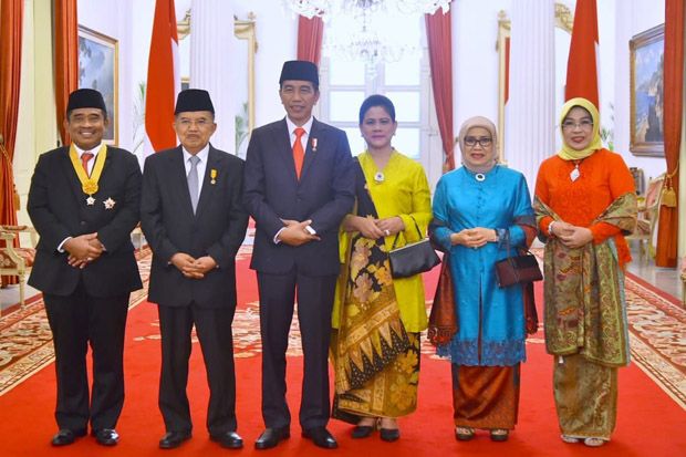 Jelang HUT RI, Dirjen Otda Dianugerahi Bintang Jasa Pratama