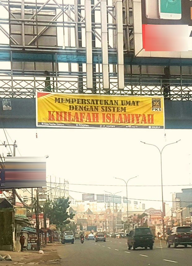 Spanduk Dukung Khilafah Beredar di Tangsel, Catut Nama PKS dan PA 212