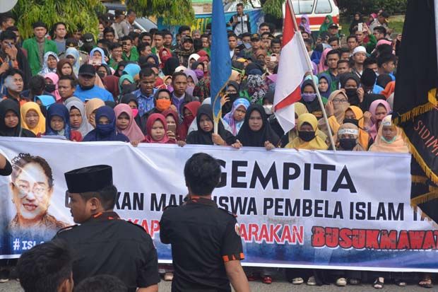 Demo Sukmawati, Ribuan Mahasiswa di Sidimpuan Turun ke Jalan