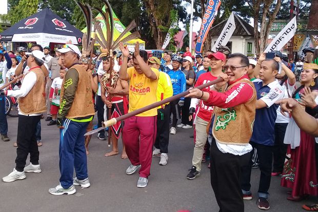 Ribuan Warga Palangkaraya Atusias Ramaikan Sepeda Nusantara 2018
