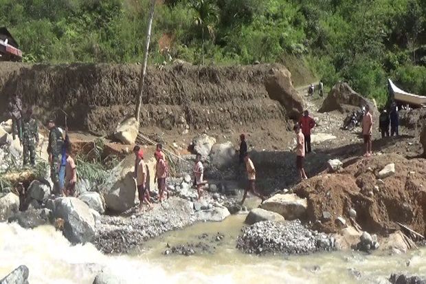 500 Siswa Harus Bertarung Nyawa Demi Menuntut Ilmu