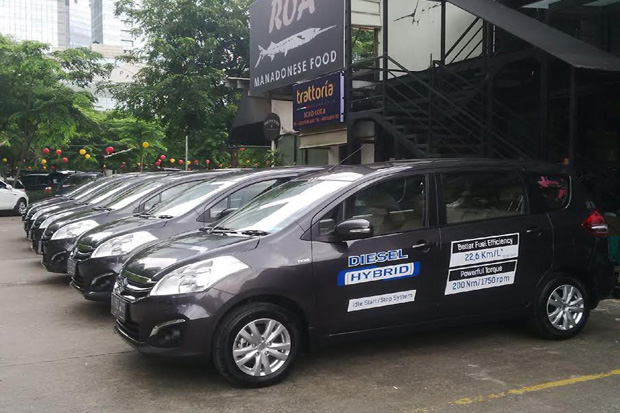 Small MPV Mitsubishi Diadu dengan 4 Mobil Pesaingnya